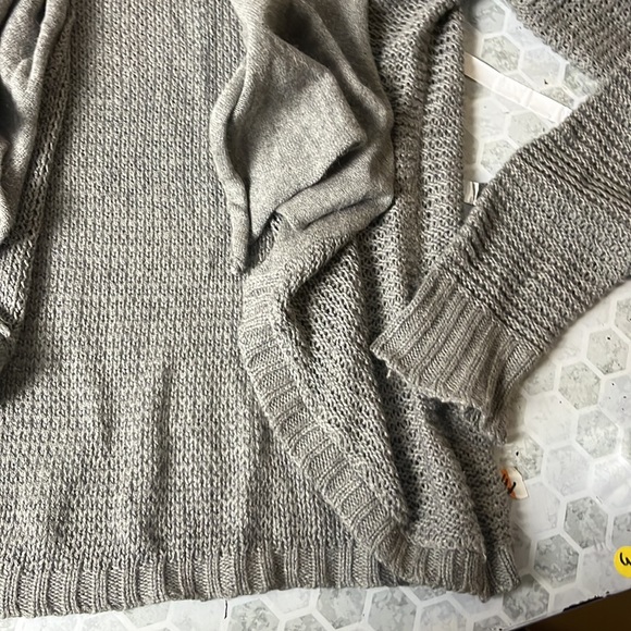 Kirra Large Long Sleeve Gray Asymmetrical Open Front Cardigan - Picture 3 of 5